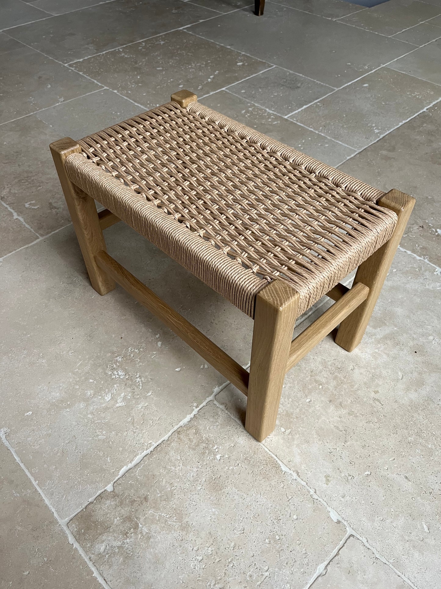 Tabouret Bas en Chêne avec Assise Tressée en Corde Danoise