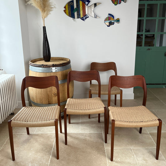 Lot de 4 chaises No. 71 en teck - Niels Otto Moller