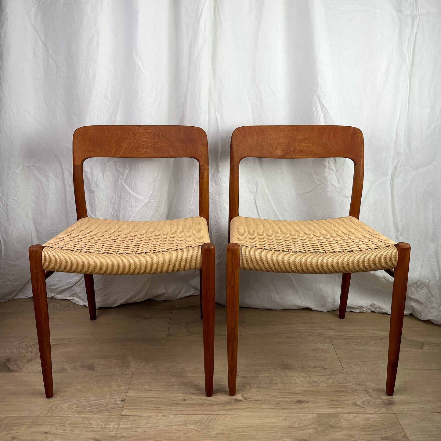 Lot de 2 chaises no. 75 en teck - Niels Otto Møller