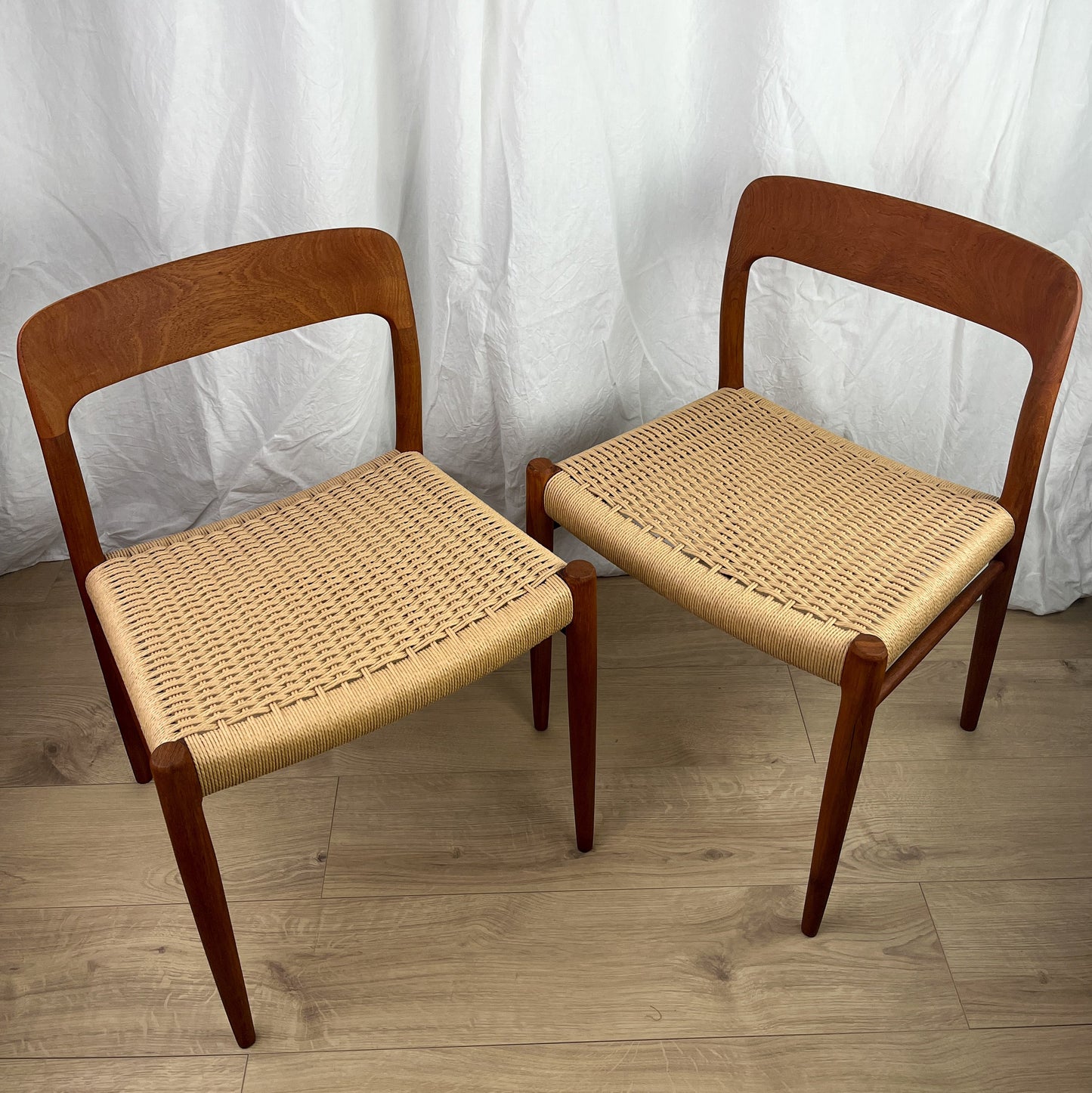 Lot de 2 chaises no. 75 en teck - Niels Otto Møller