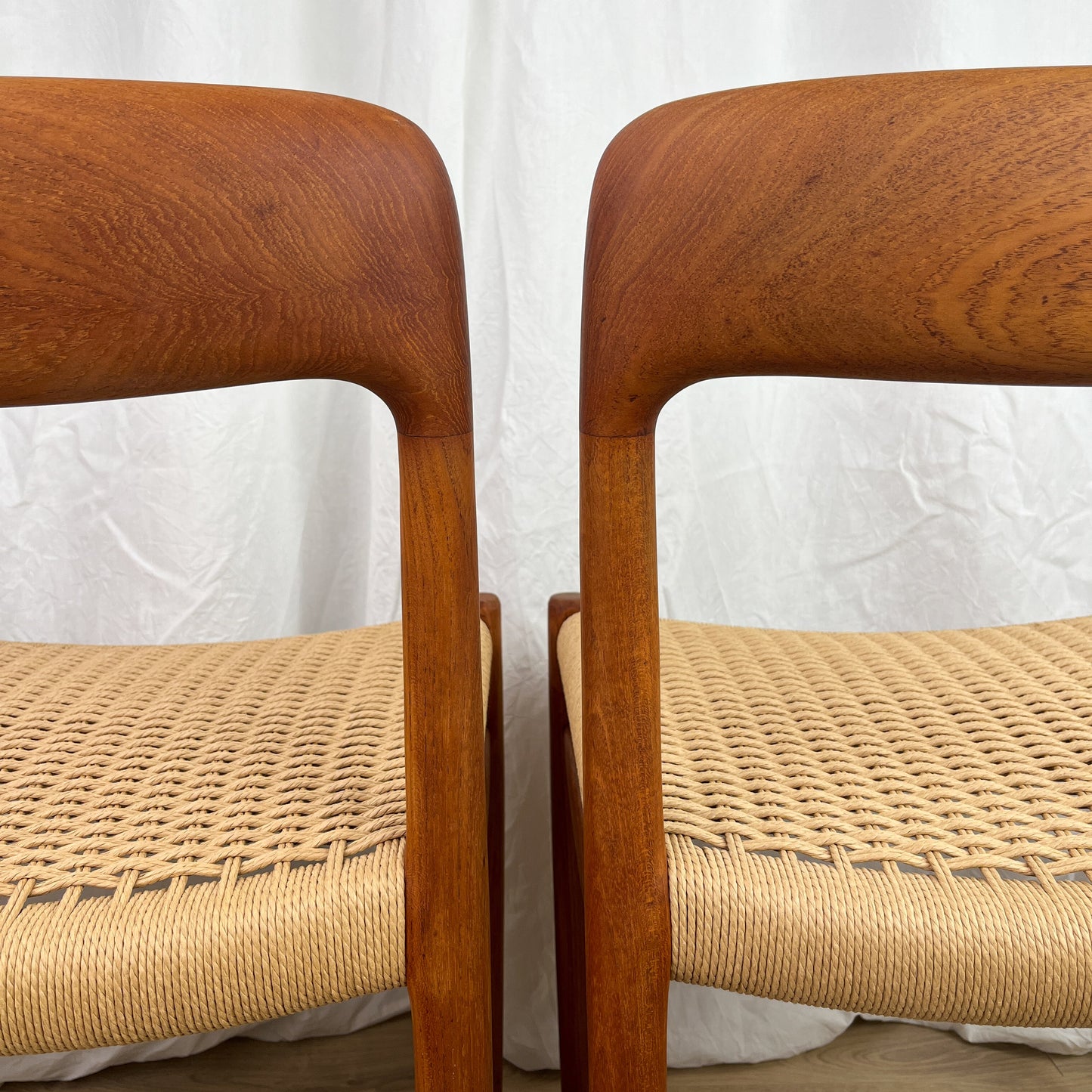 Lot de 2 chaises no. 75 en teck - Niels Otto Møller