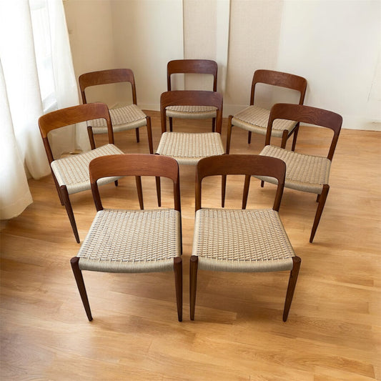 Lot de 8 chaises no. 75 en teck - Niels Otto Møller